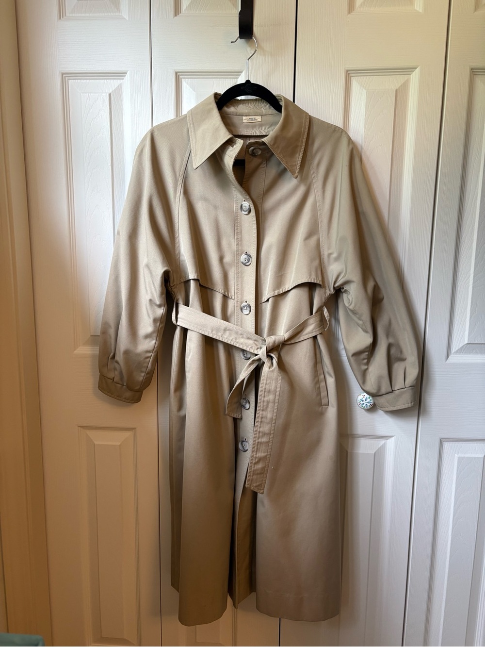 Vintage 1970’s PIOGGIA Beige Trench Coat with Belt